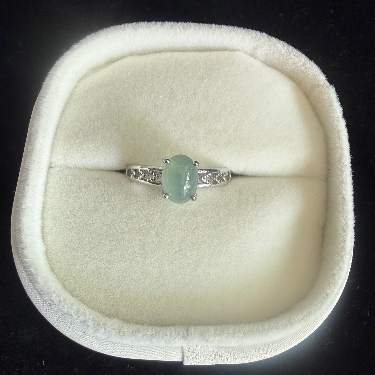 R506. Oval Jadeite Ring