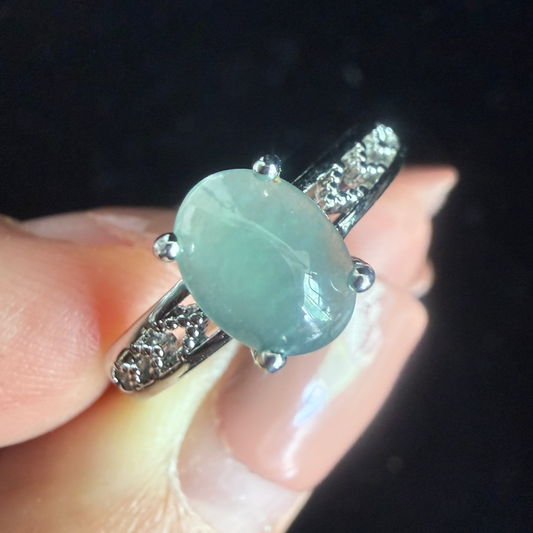 R506. Oval Jadeite Ring