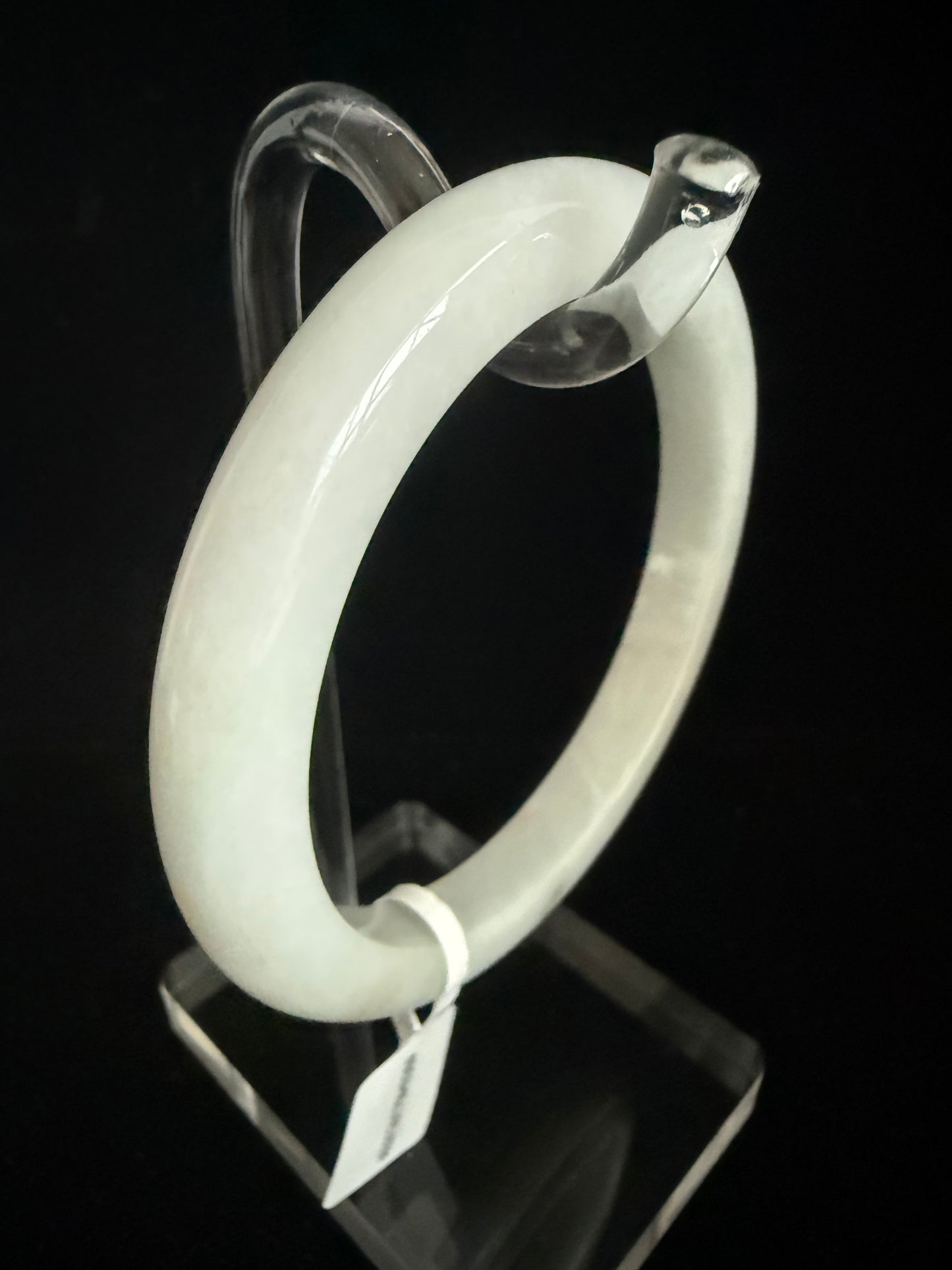 359. White mudfish back (泥鳅背) cut Jade bangle