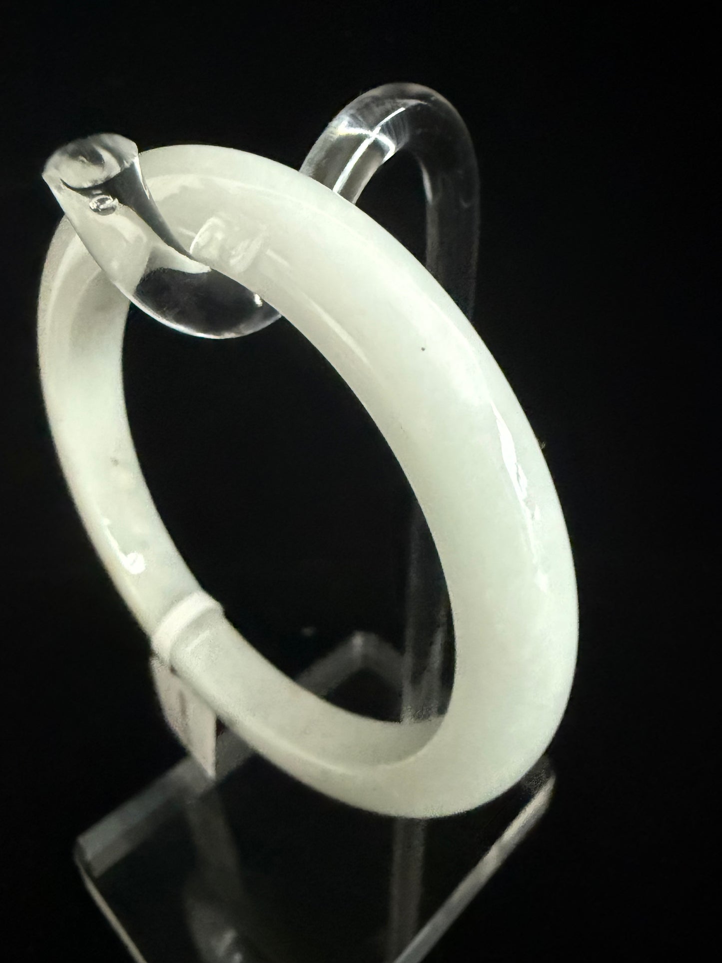 359. White mudfish back (泥鳅背) cut Jade bangle