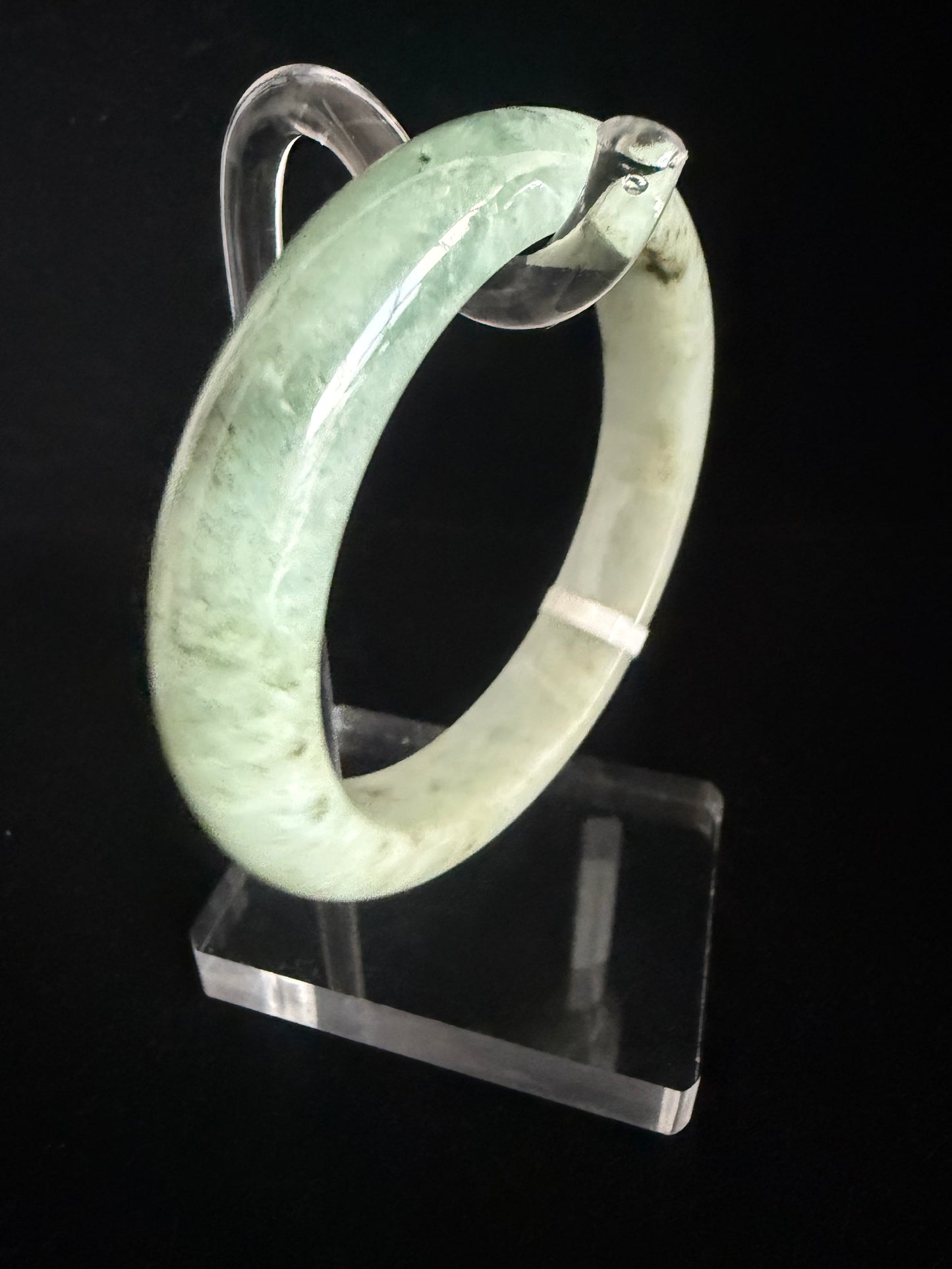 330. Light green tones Jade bangle