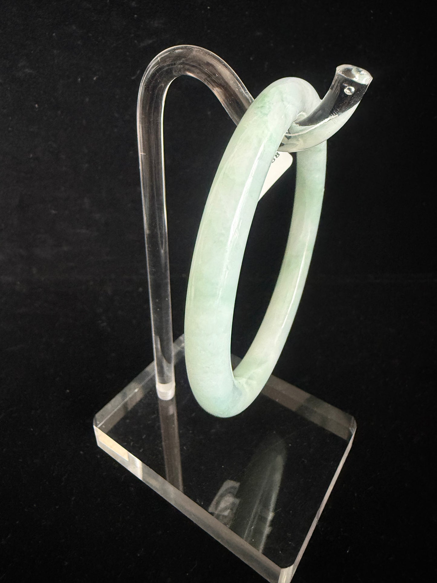 427. Traditional round thin jade bangle