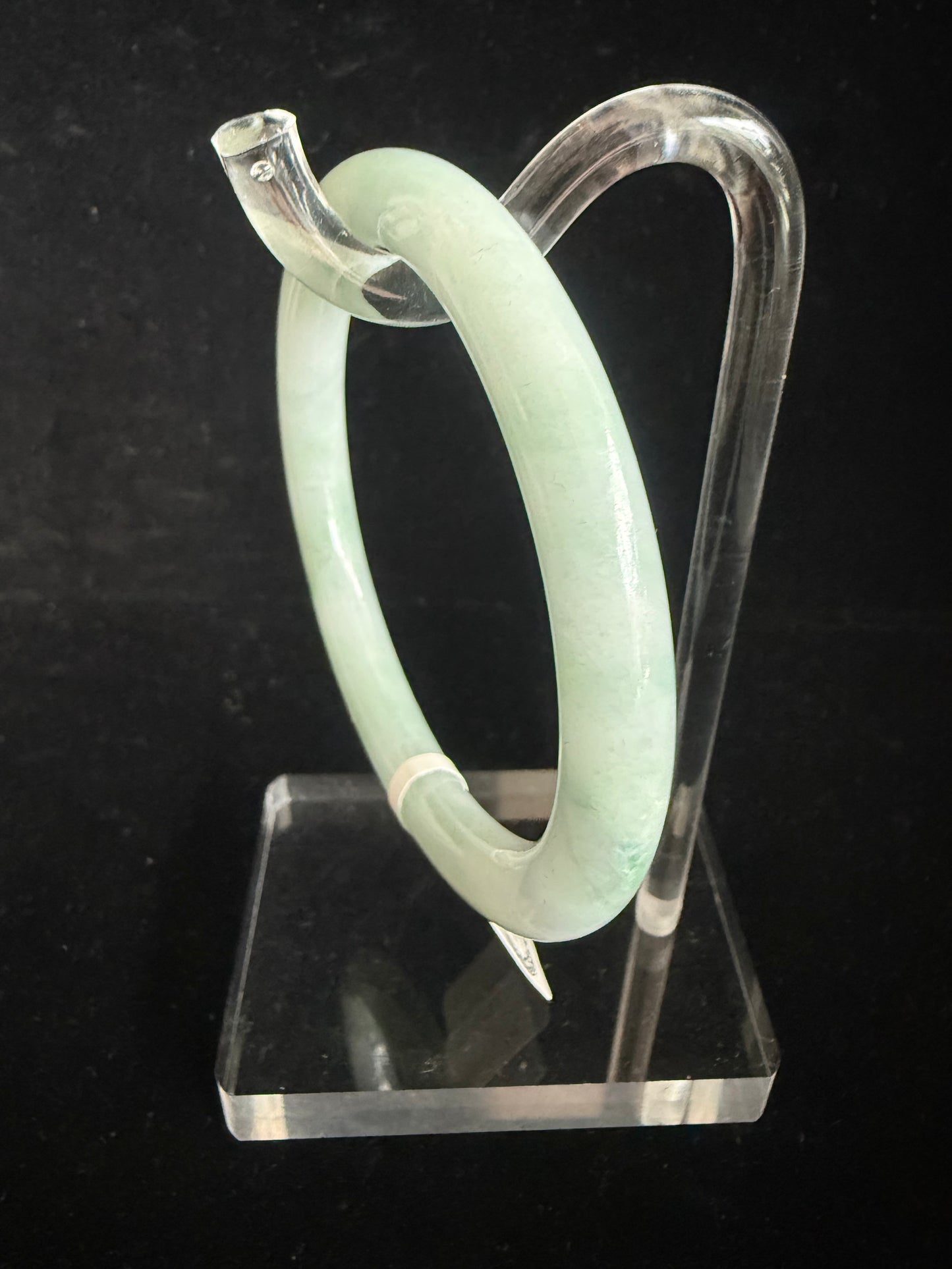 427. Traditional round thin jade bangle