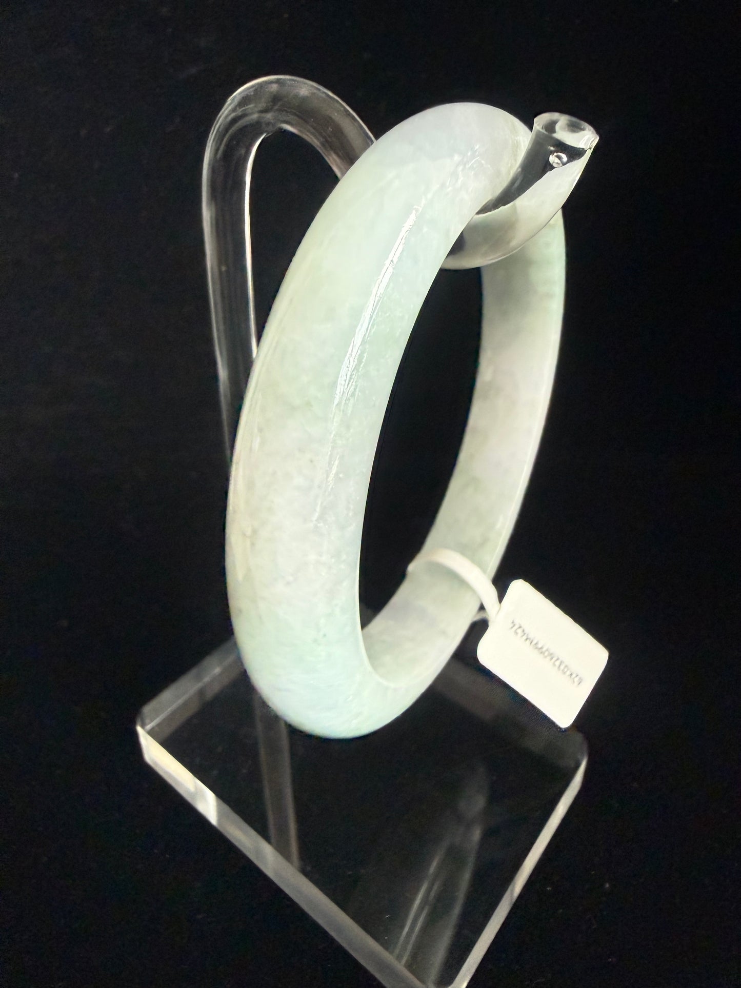 424. Light lavender blended with green jade bangle