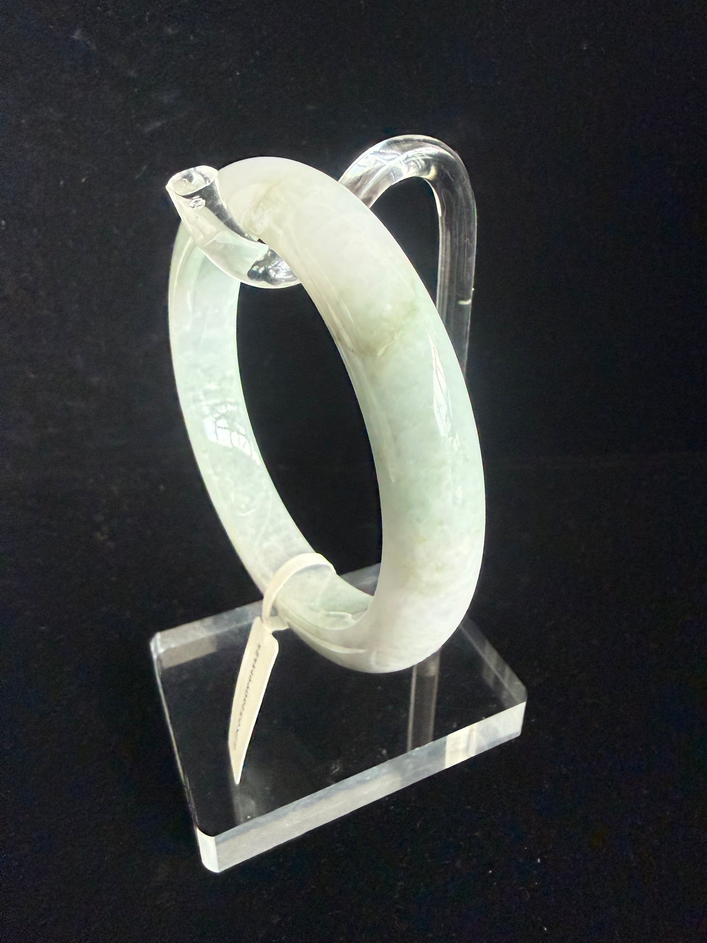 424. Light lavender blended with green jade bangle