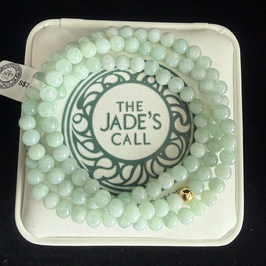 JB232. Luminous light green Jade beads necklace