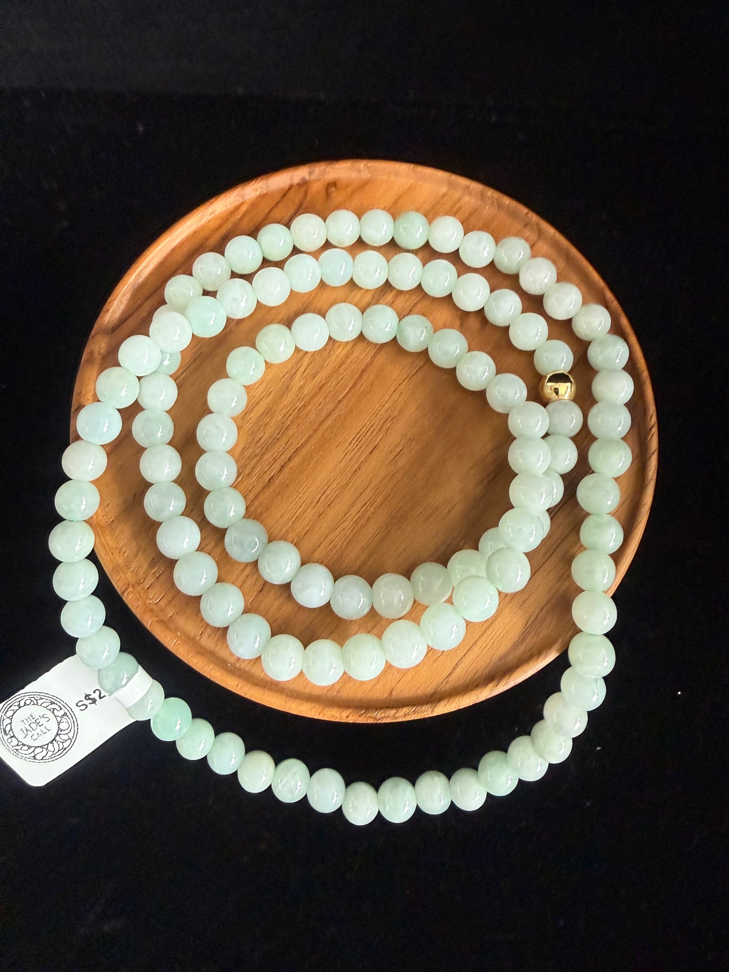 JB232. Luminous light green Jade beads necklace