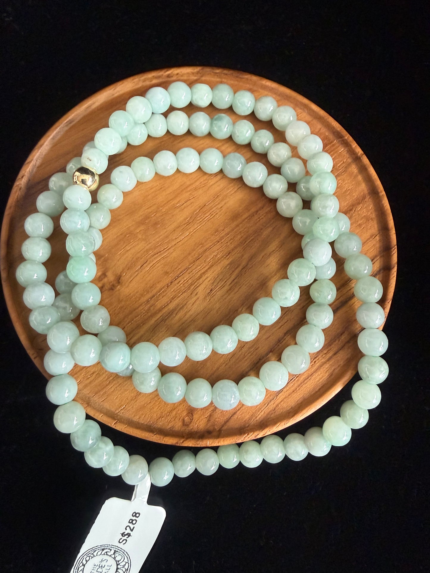 JB231. Light green Jade beads necklace