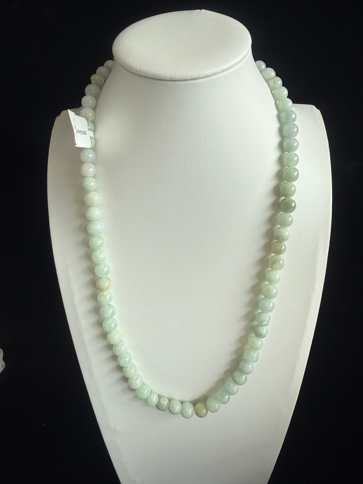 JB230. Light green Jade beads necklace