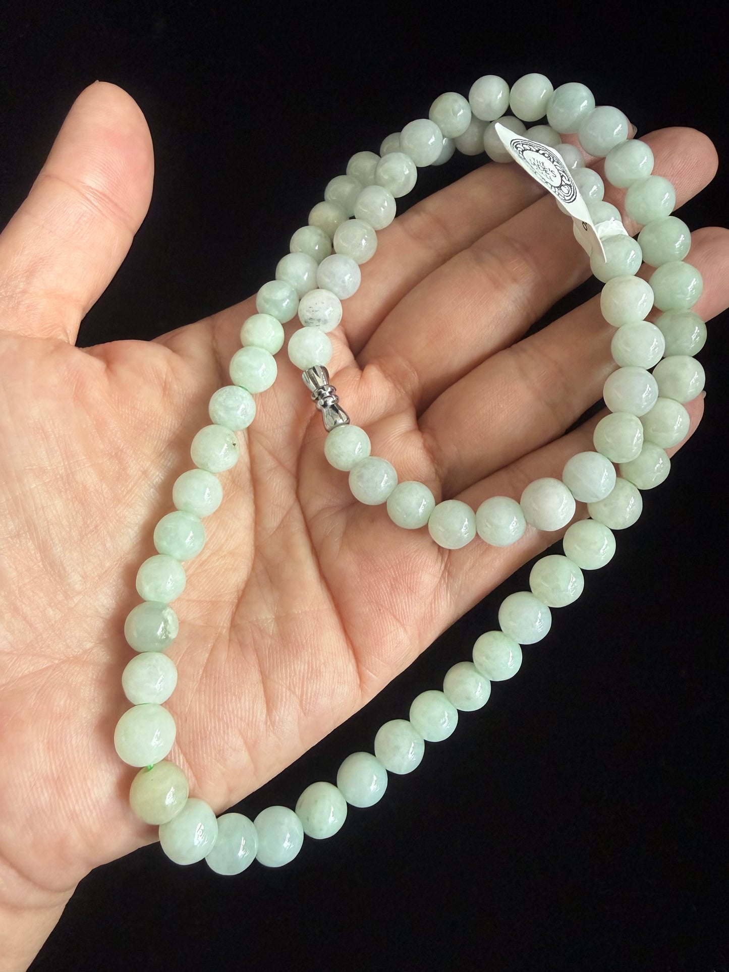JB230. Light green Jade beads necklace