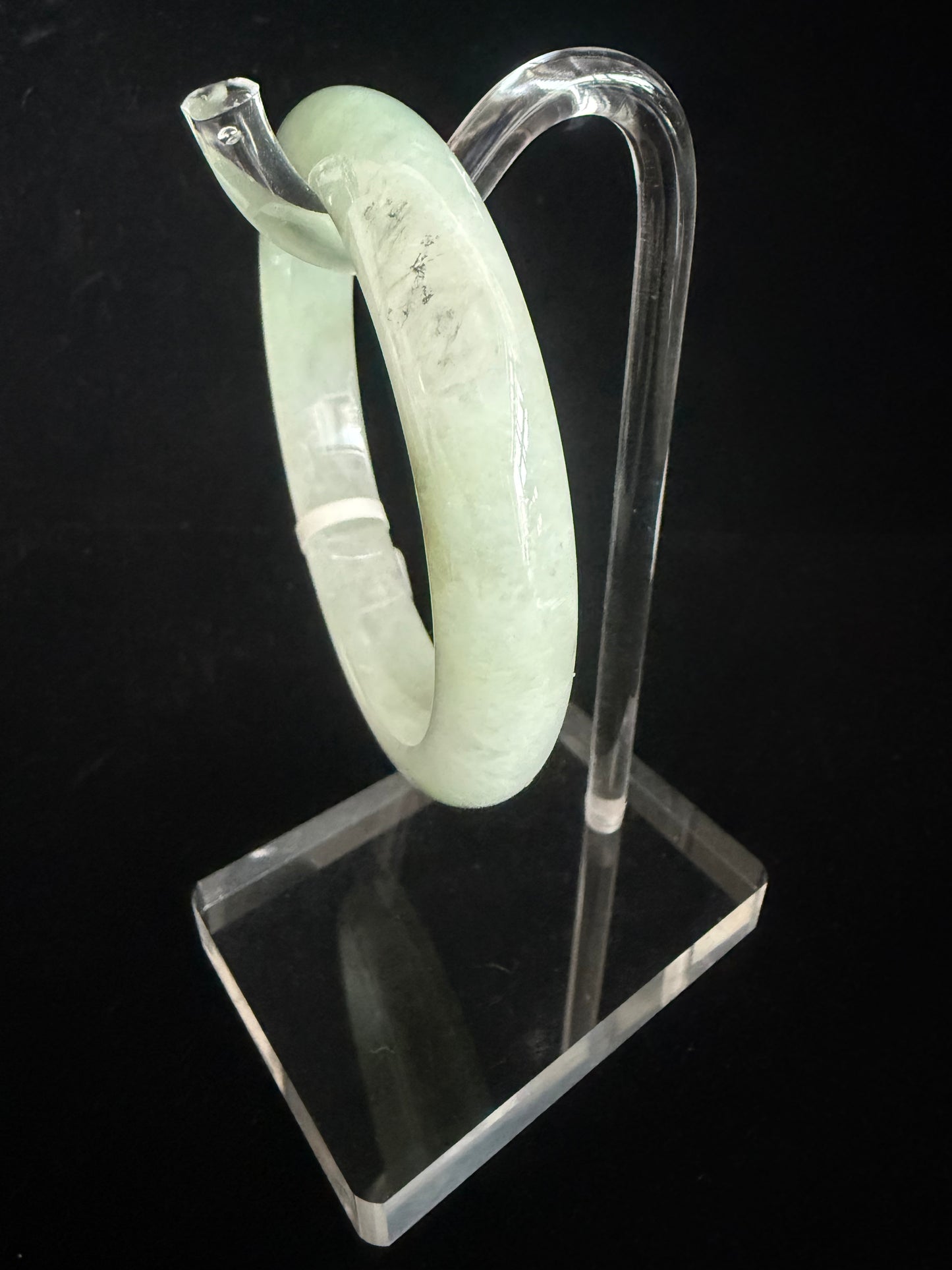 332. Lively green Jade bangle