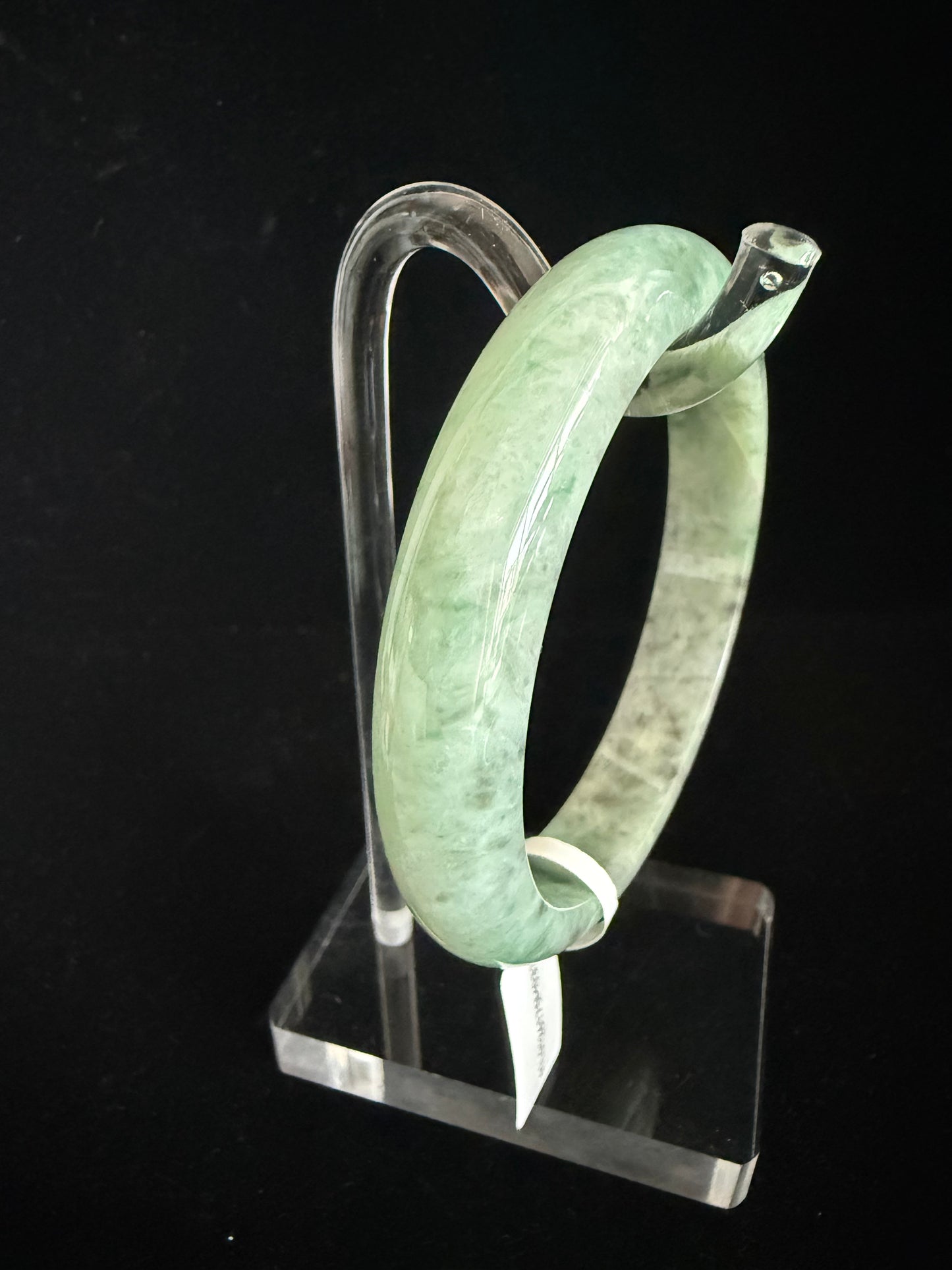 339. Green tones Jade bangle