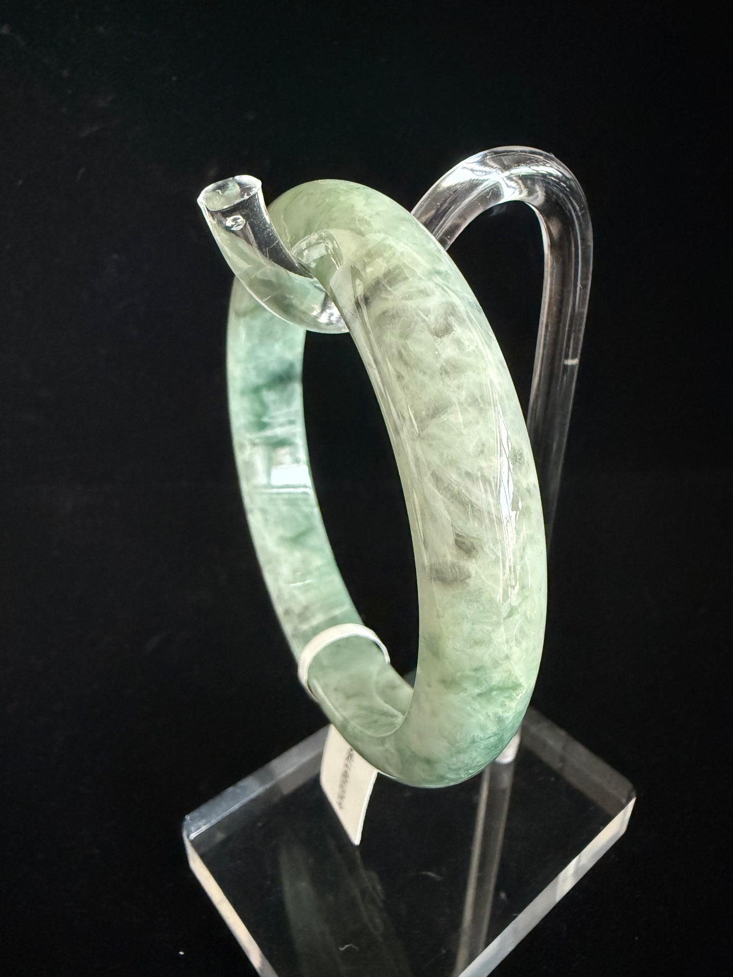 339. Green tones Jade bangle