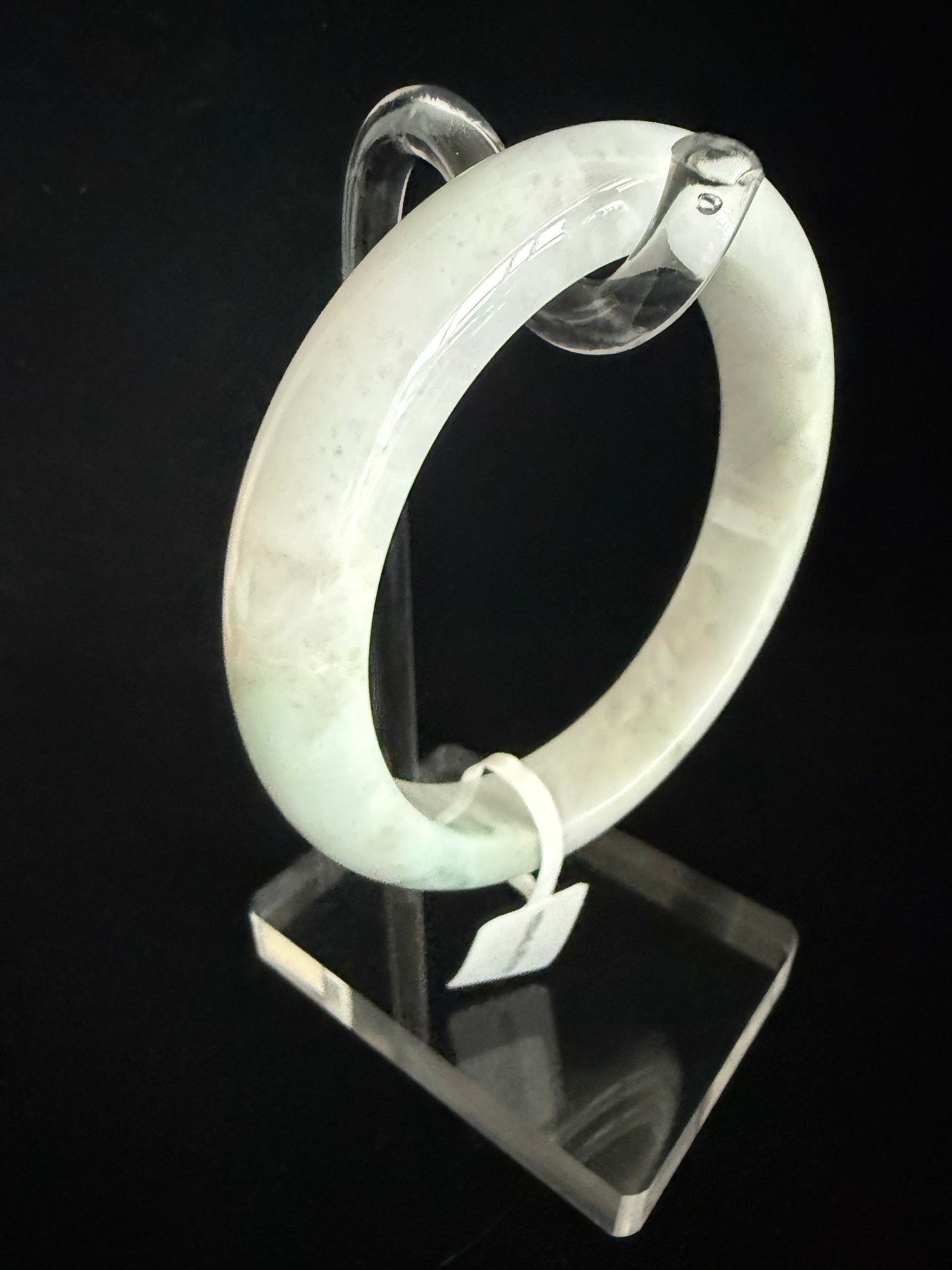 324. White bangle with light green trace Jade bangle