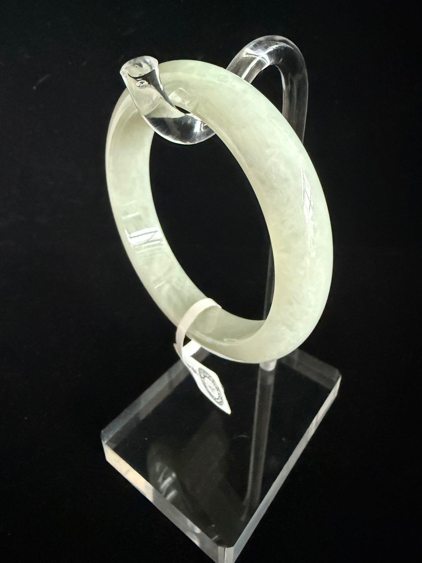 325. Light Pear colored Jade bangle