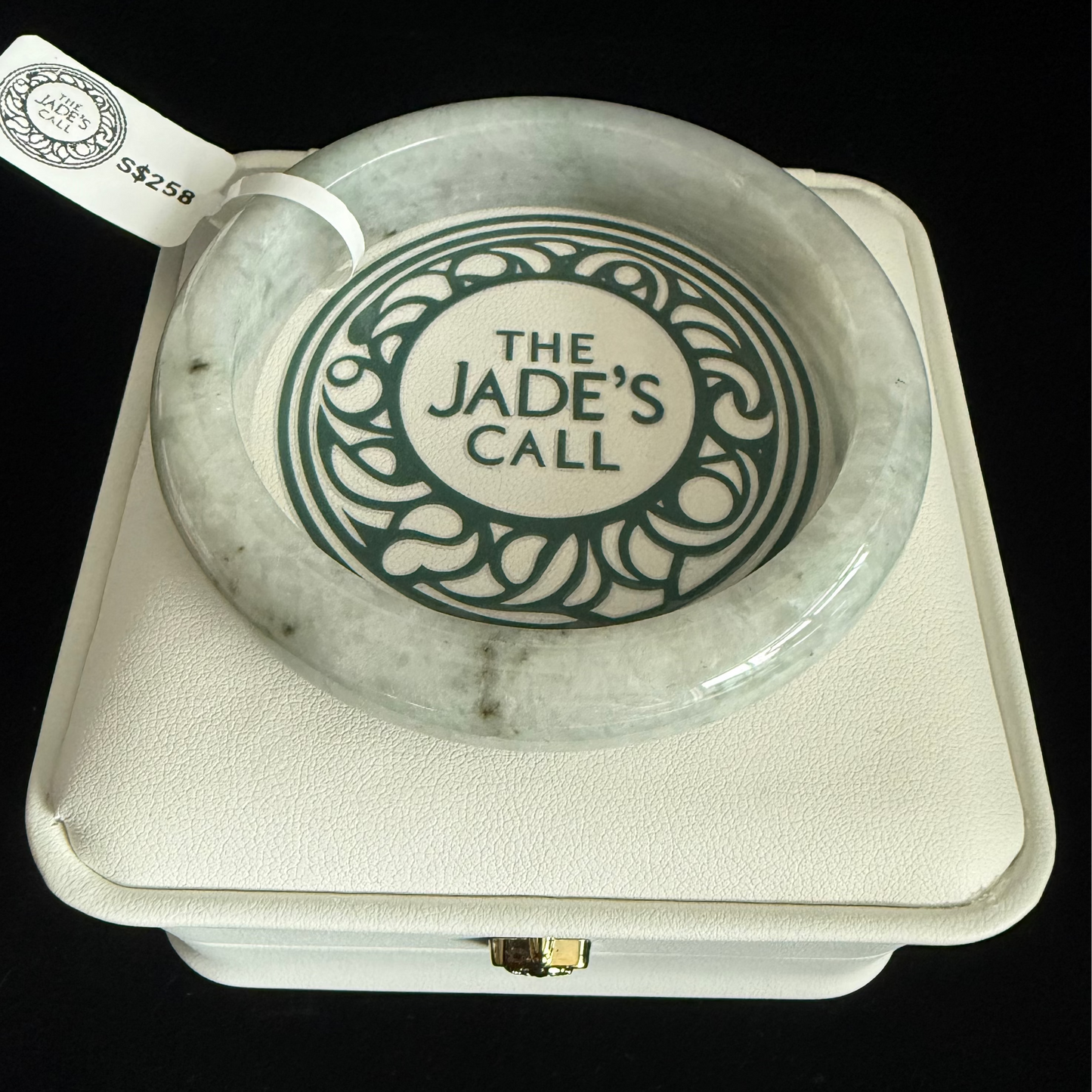 327. Light green tint glossy Jade bangle