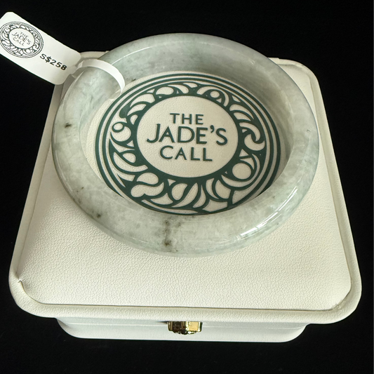 327. Light green tint glossy Jade bangle