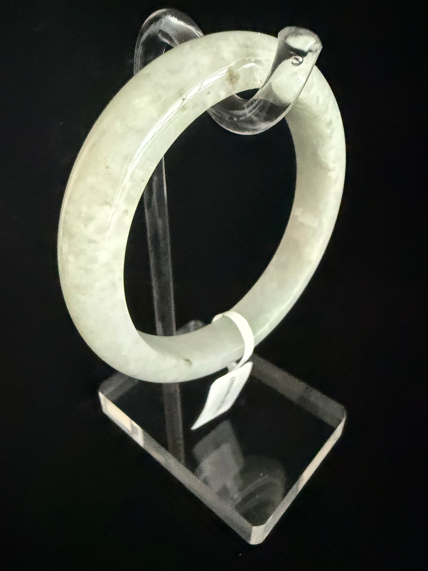 327. Light green tint glossy Jade bangle