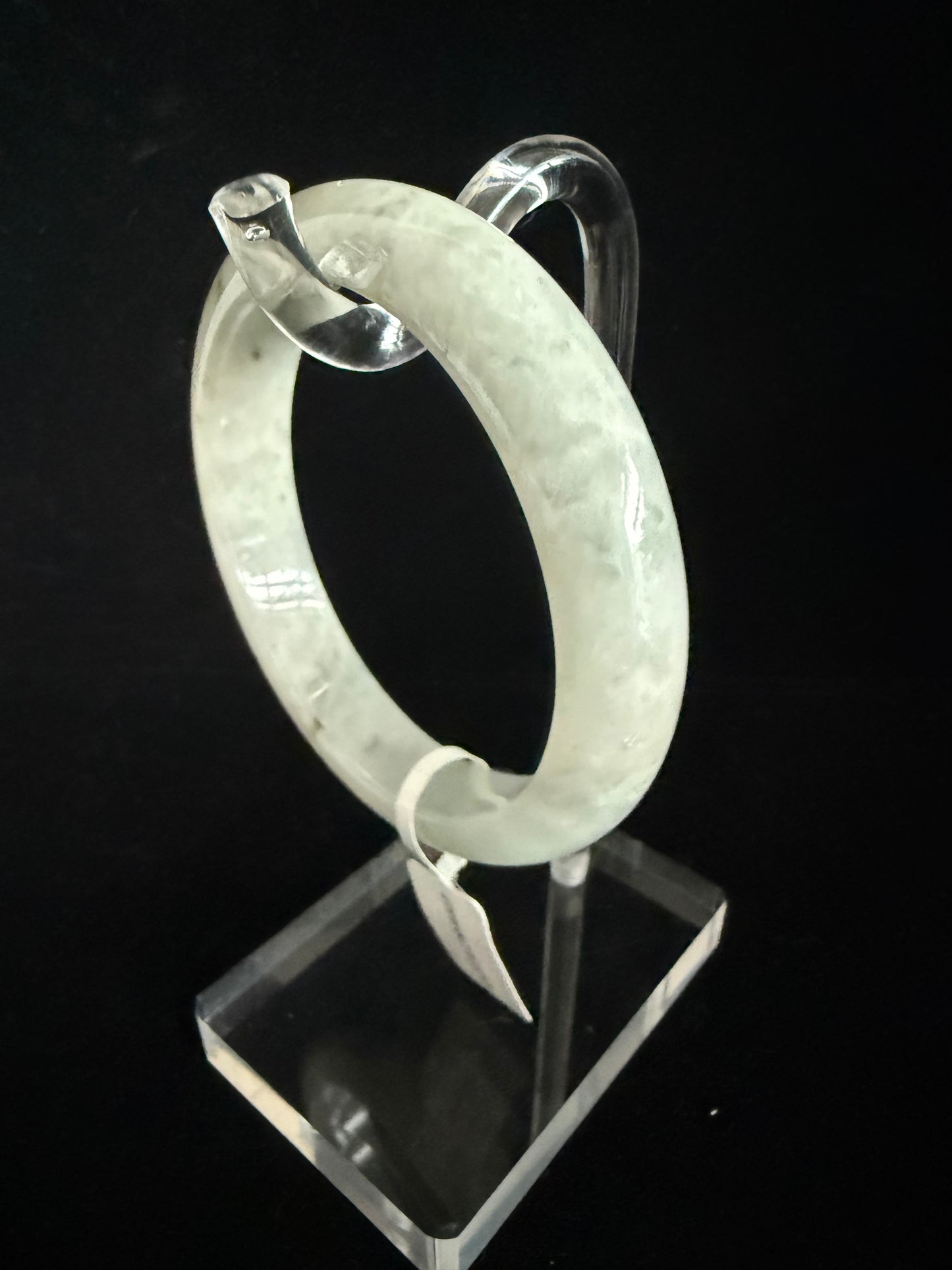 327. Light green tint glossy Jade bangle