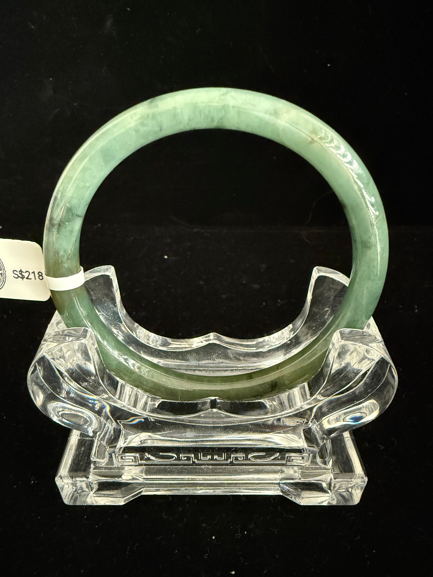 522. Medium green thin jade bangle