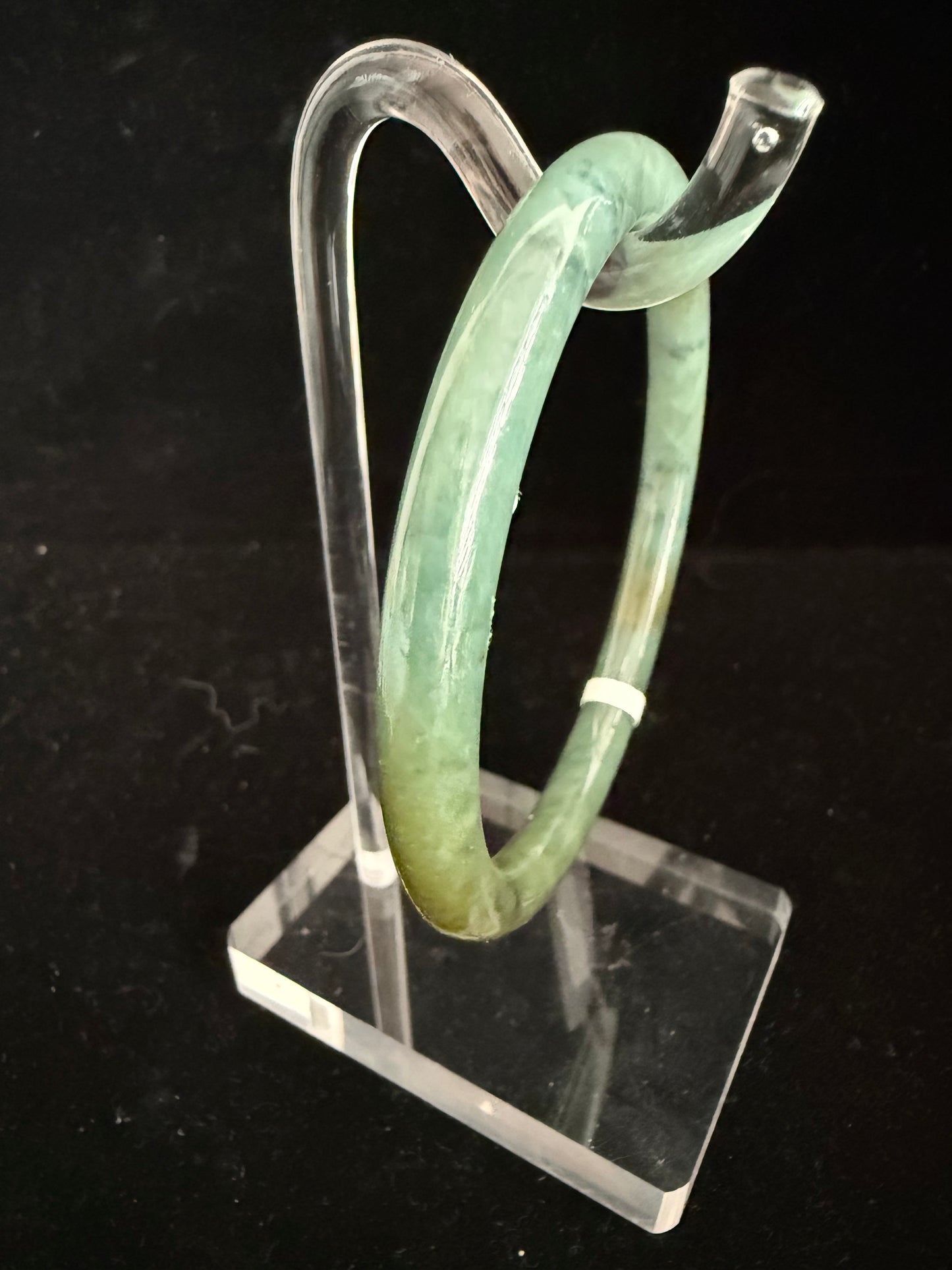522. Medium green thin jade bangle