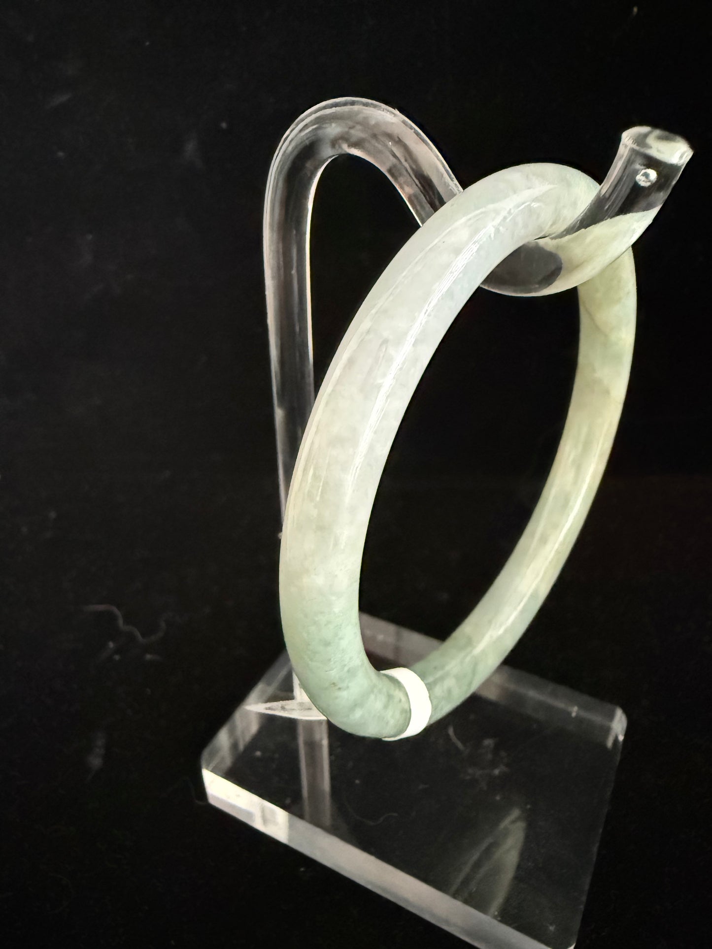 521. Blend of green thin jade bangle