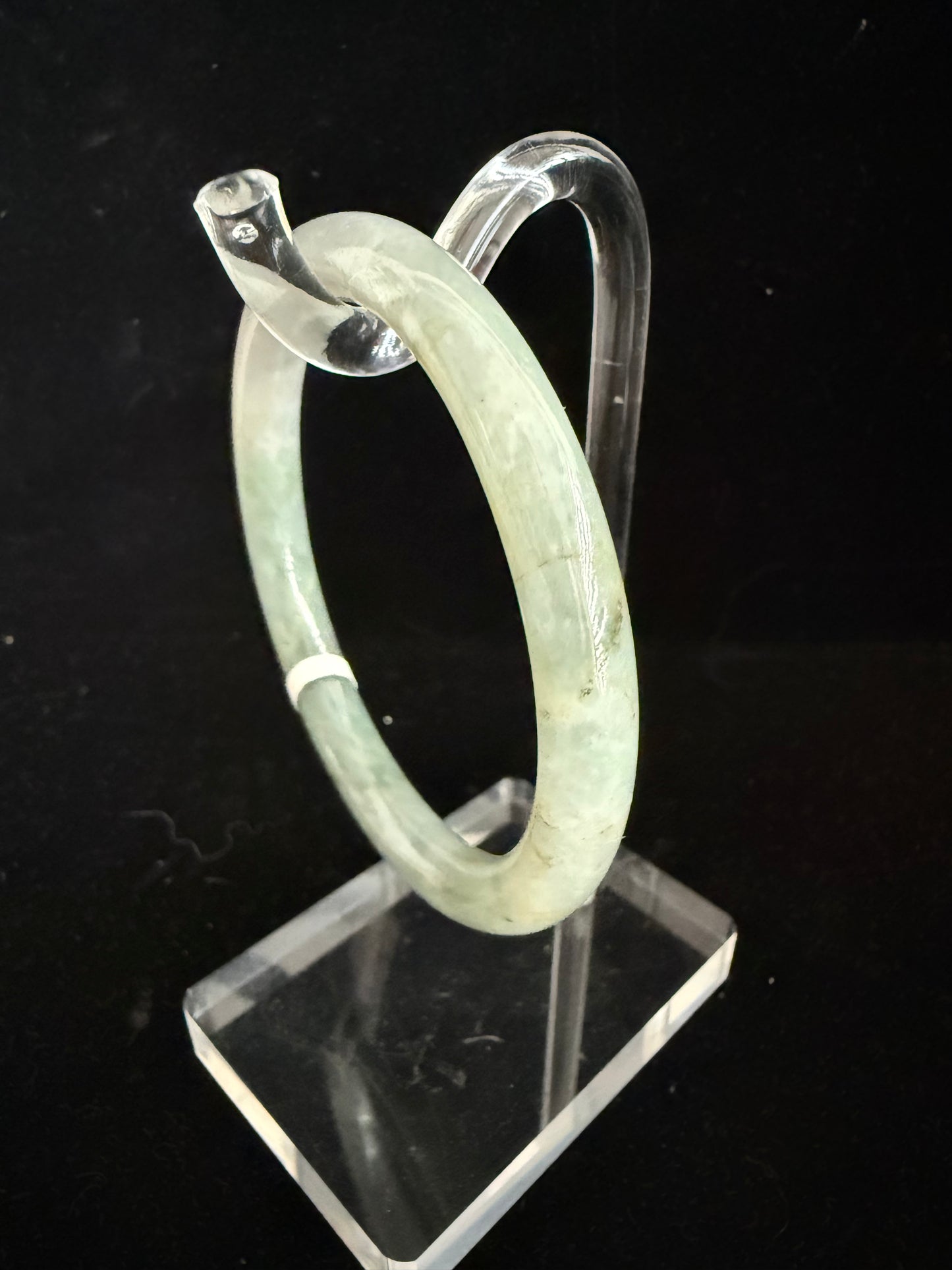 521. Blend of green thin jade bangle