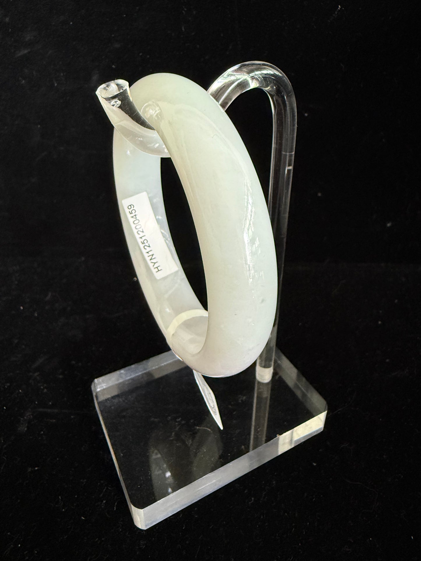 304. Clean glossy jade bangle