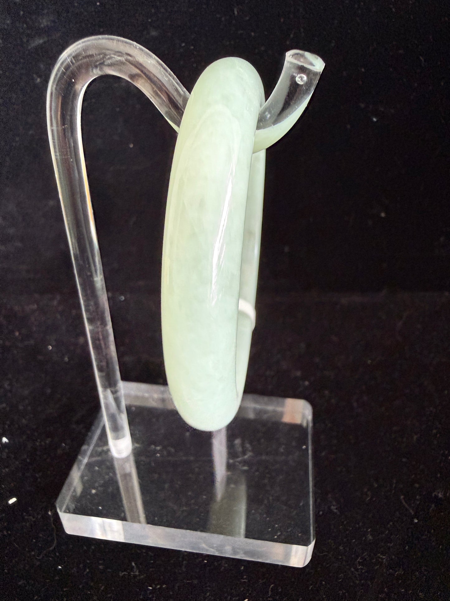409. luminous light green jade bangle