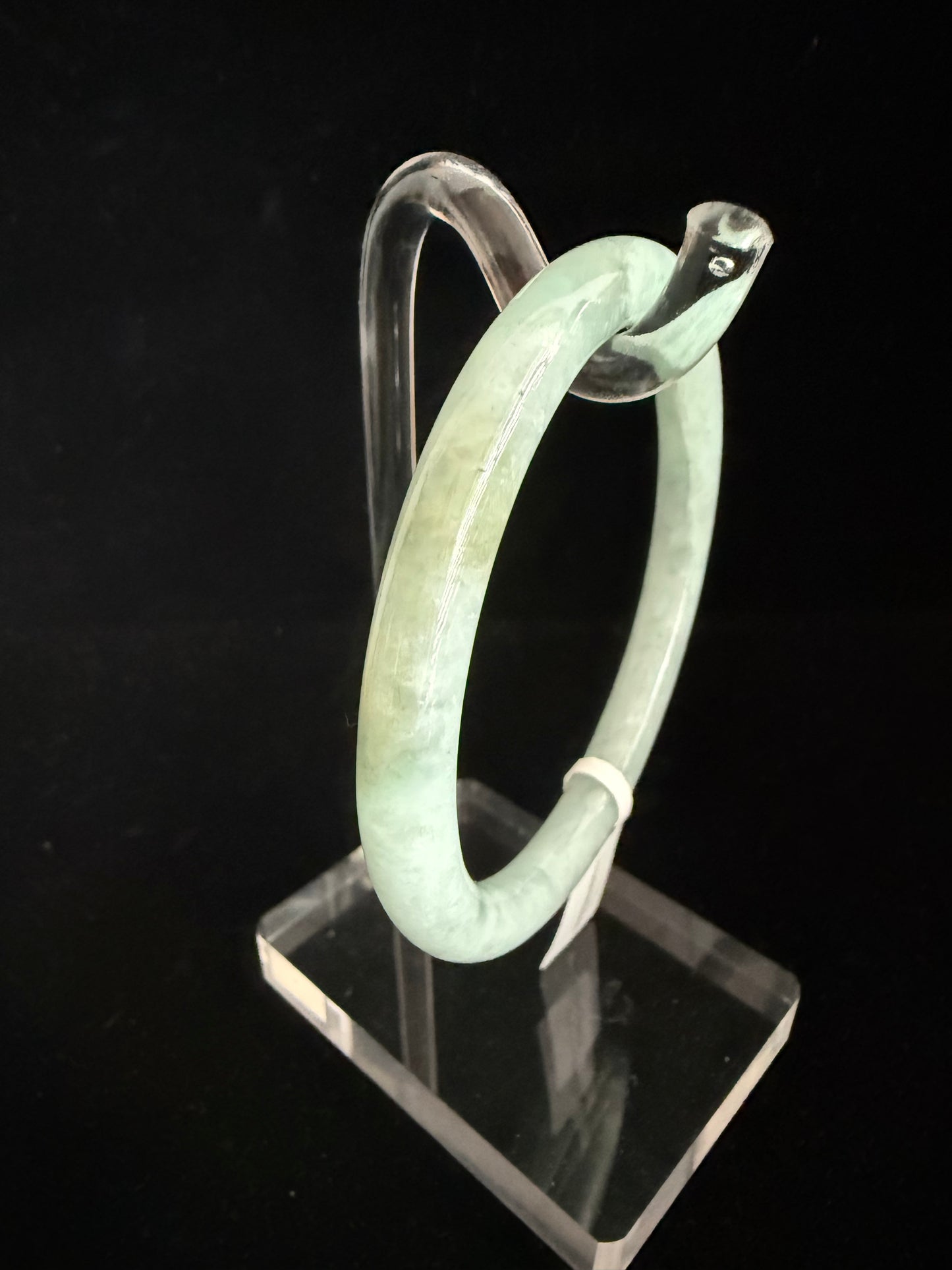 415. Thin light green Jade bangle