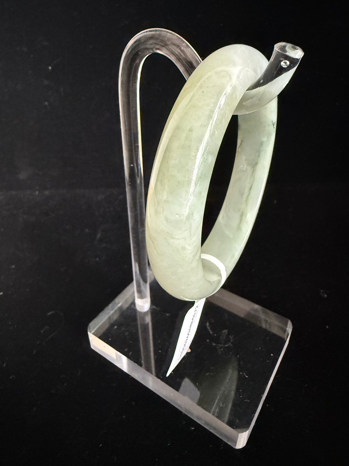 472. Sage green veined jade bangle