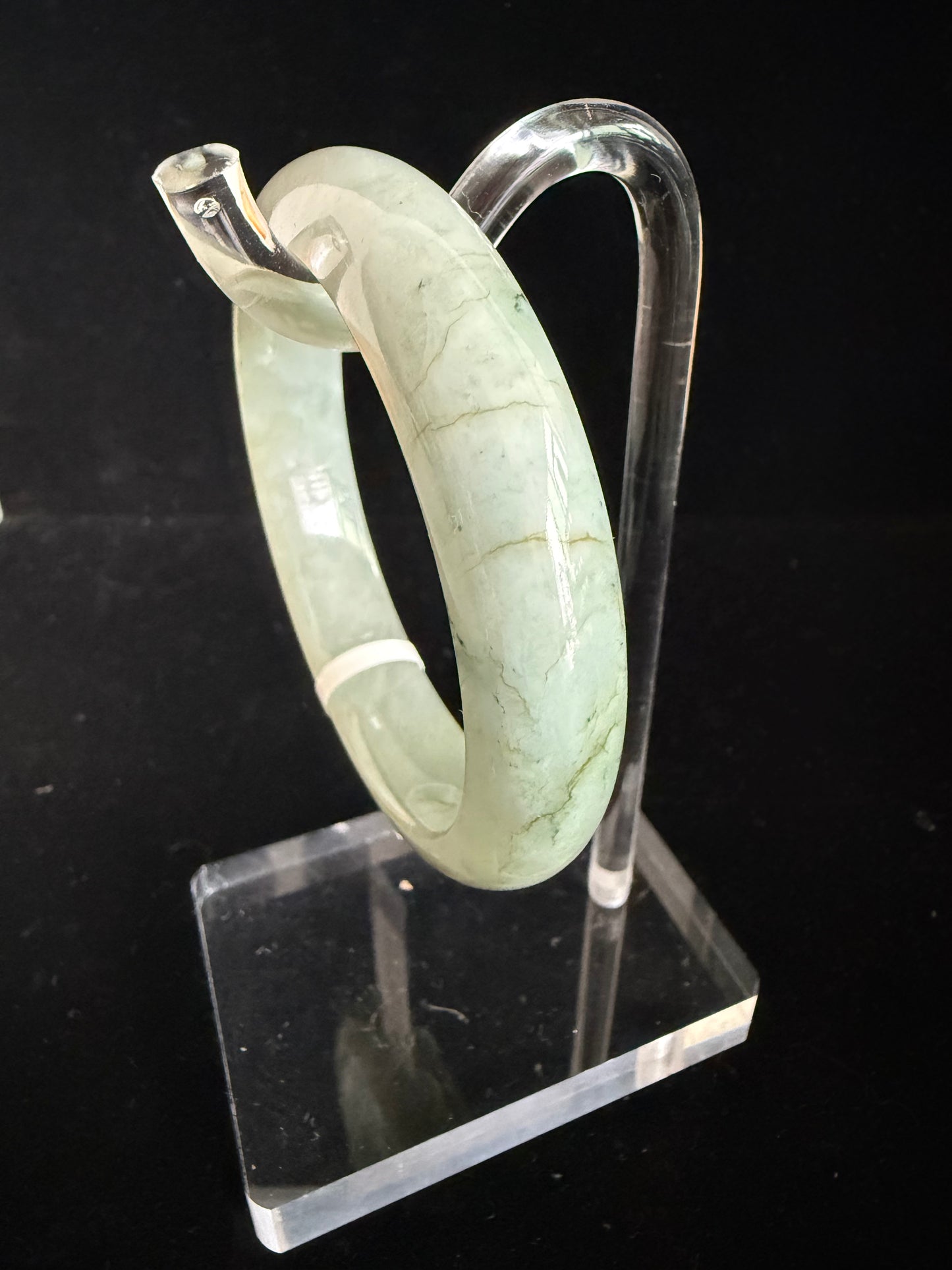 472. Sage green veined jade bangle