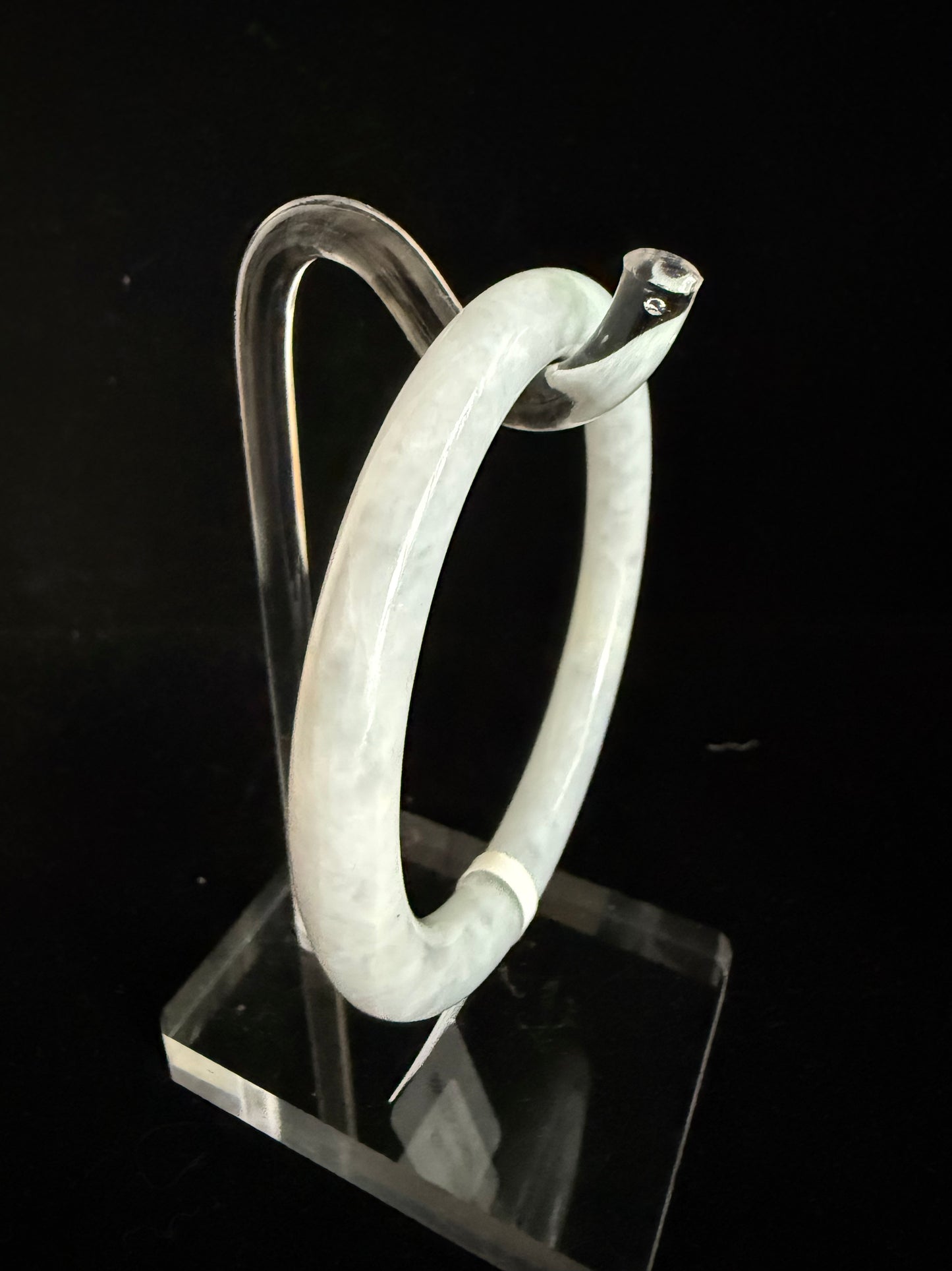 454. Pale lavender-grey thin jade bangle