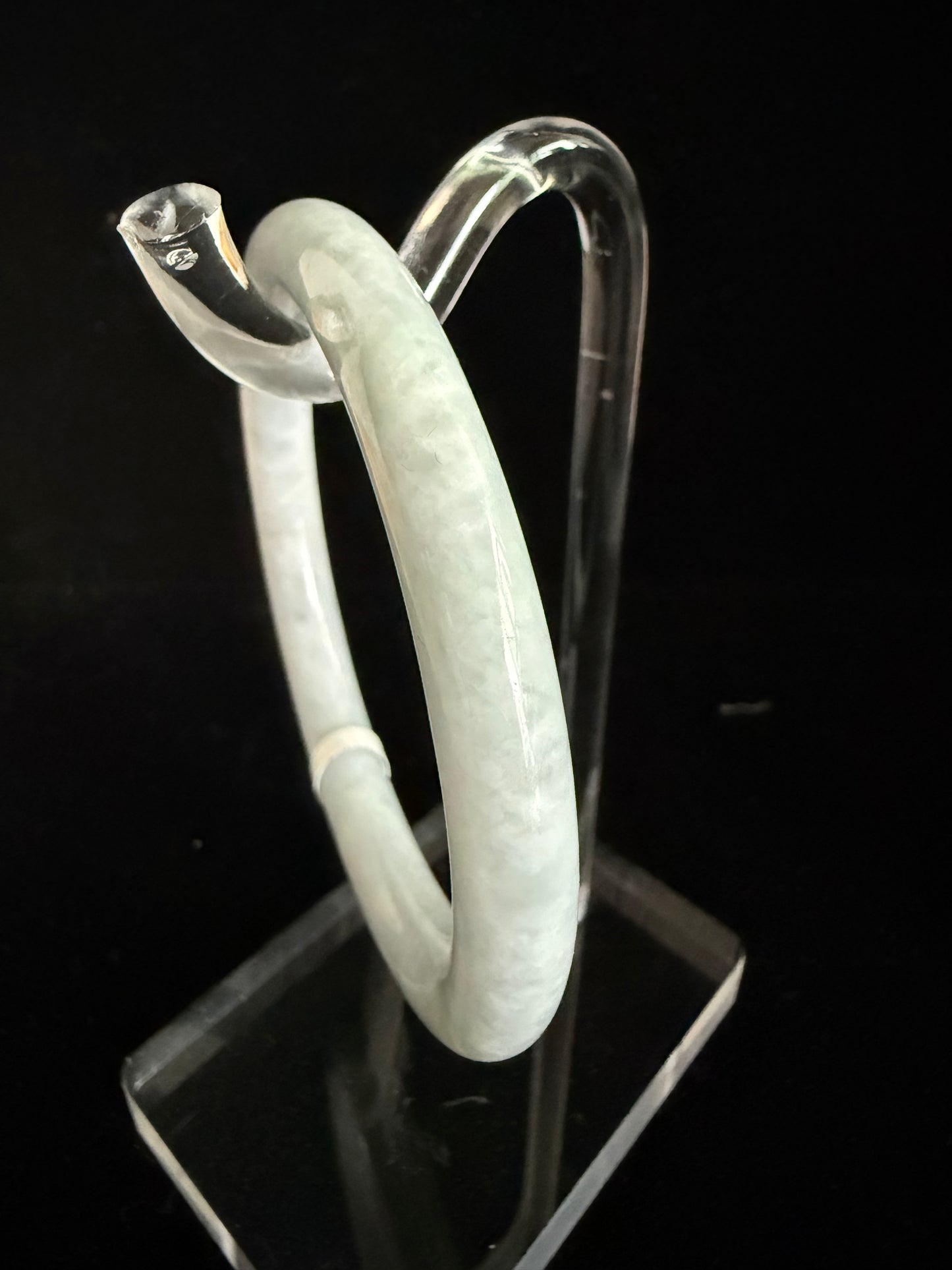 454. Pale lavender-grey thin jade bangle