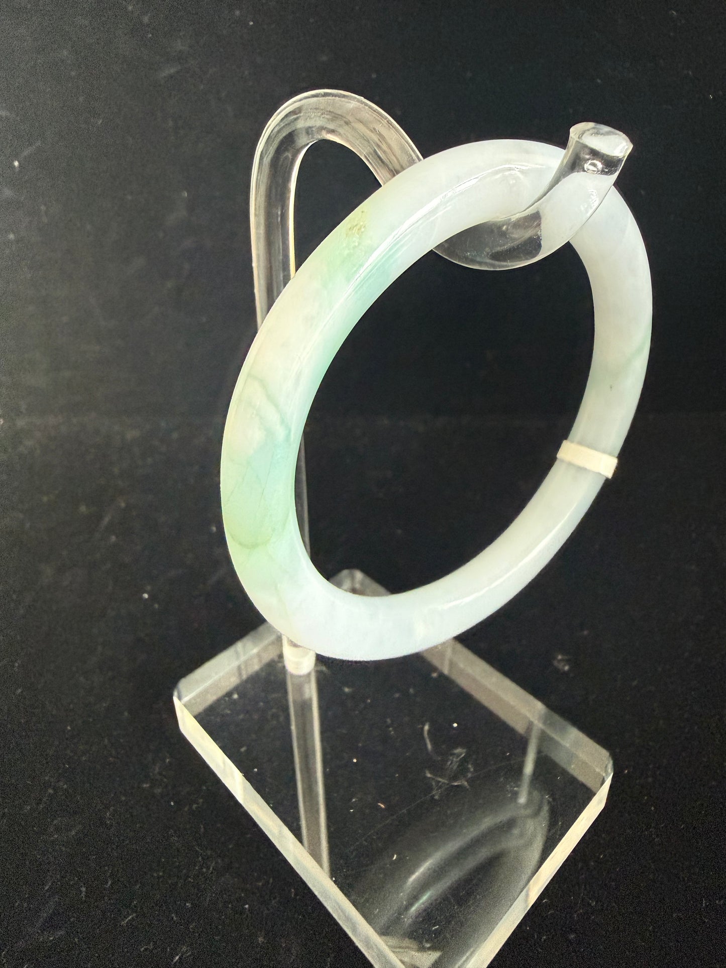 418. Lavender white with green streaks thin jade bangle