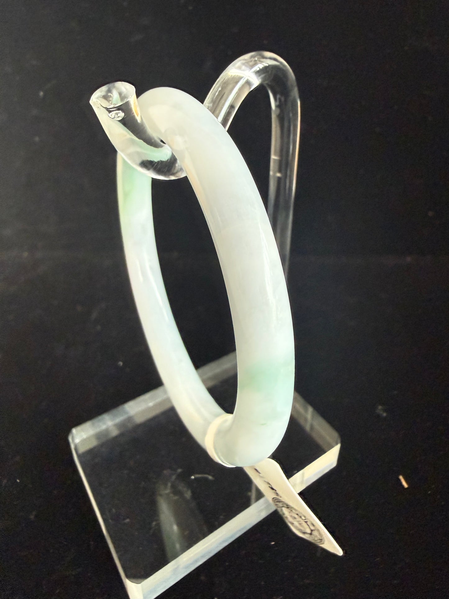 418. Lavender white with green streaks thin jade bangle