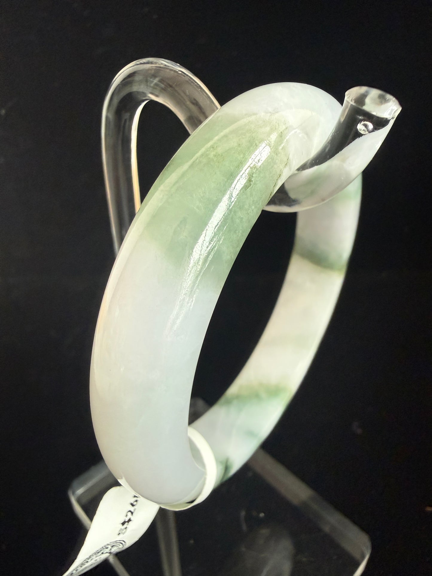 416.White with green and dark green streaks jade bangle