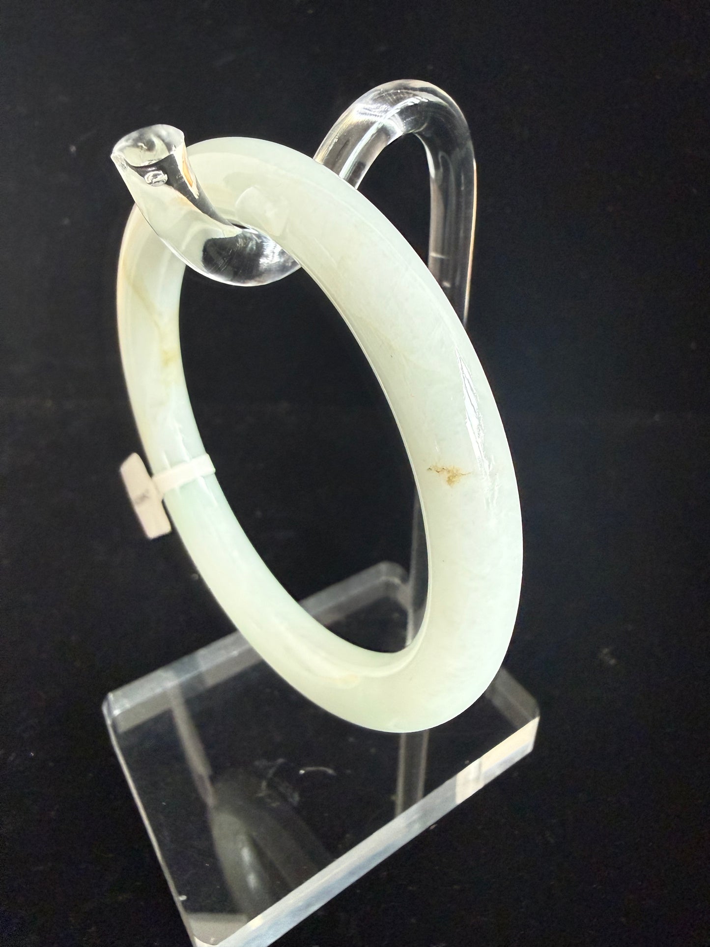 417. Light green thin traditional round jade bangle