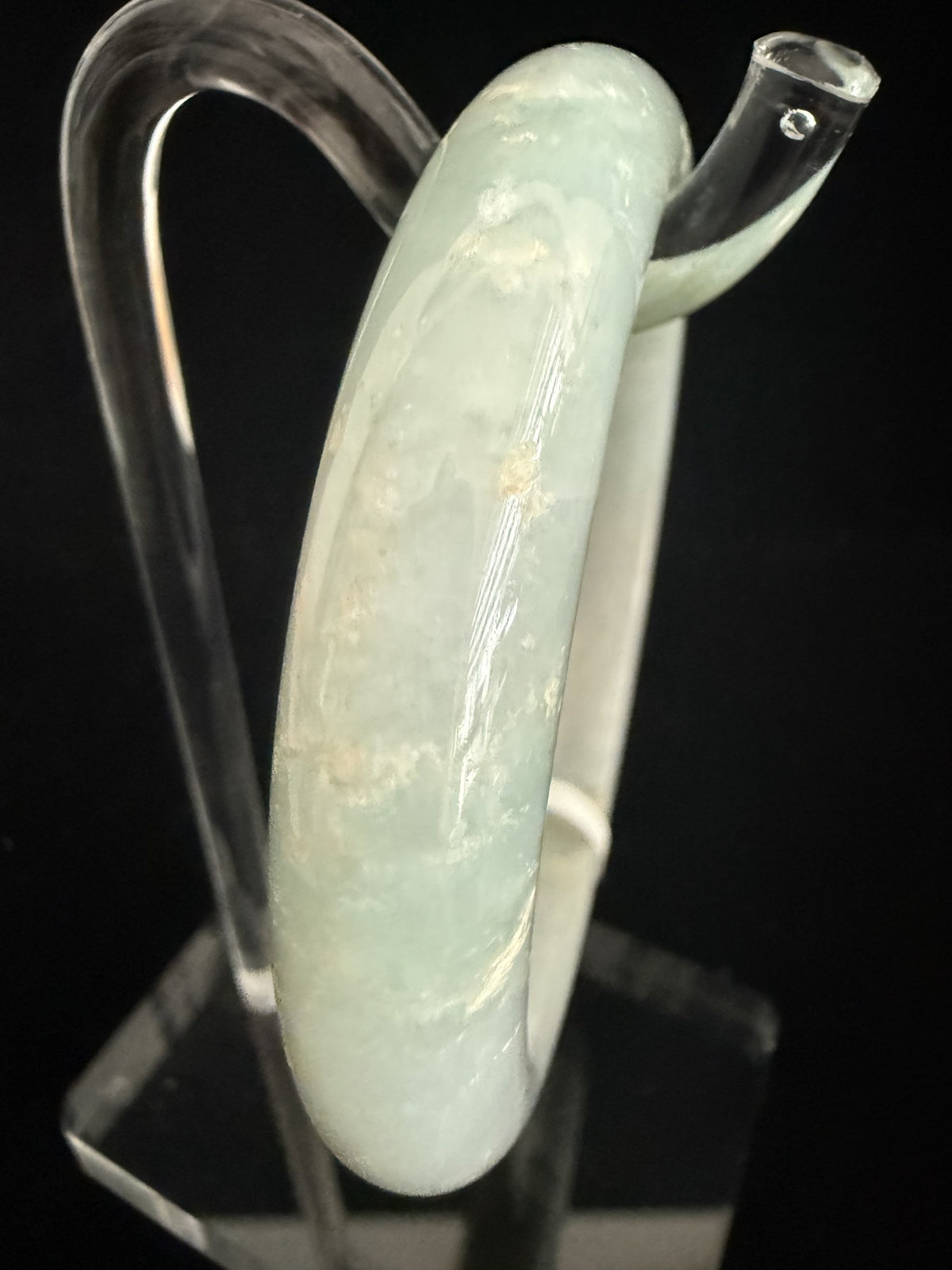 481. Pale green with white cotton patches jade bangle