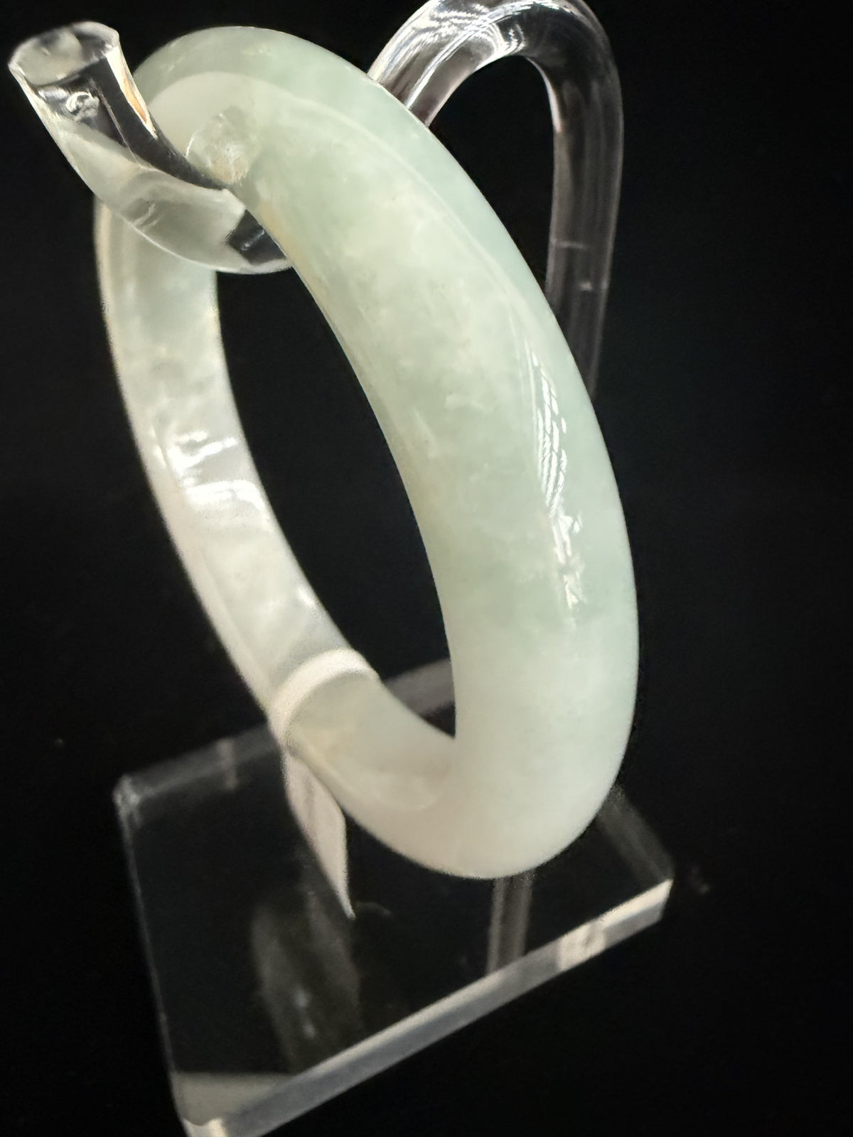 481. Pale green with white cotton patches jade bangle