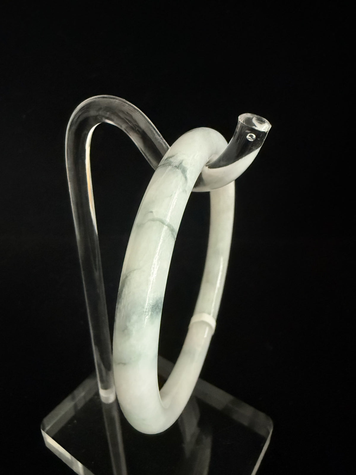 491. White with blue-grey veins thin jade bangle