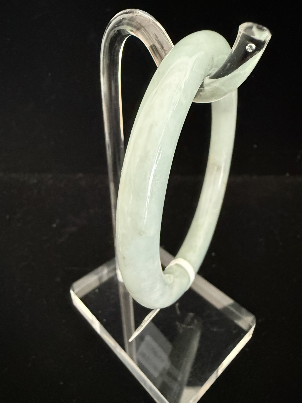494. Pale mint grey round jade bangle