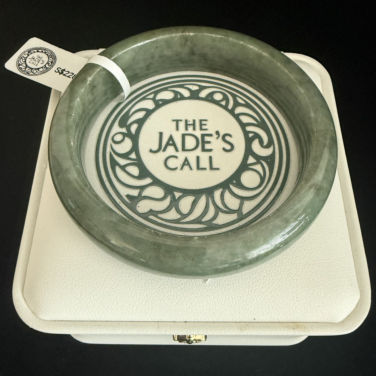 538. Moss green mottled chunky jade bangle