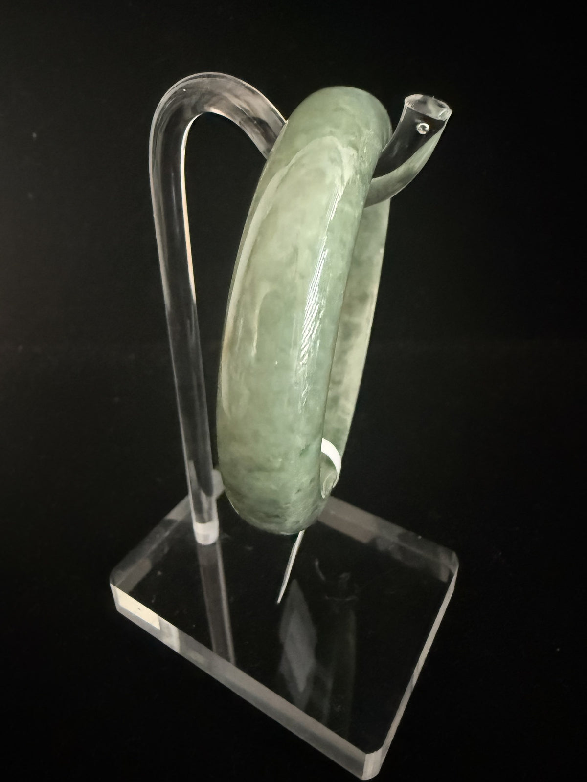 538. Moss green mottled chunky jade bangle