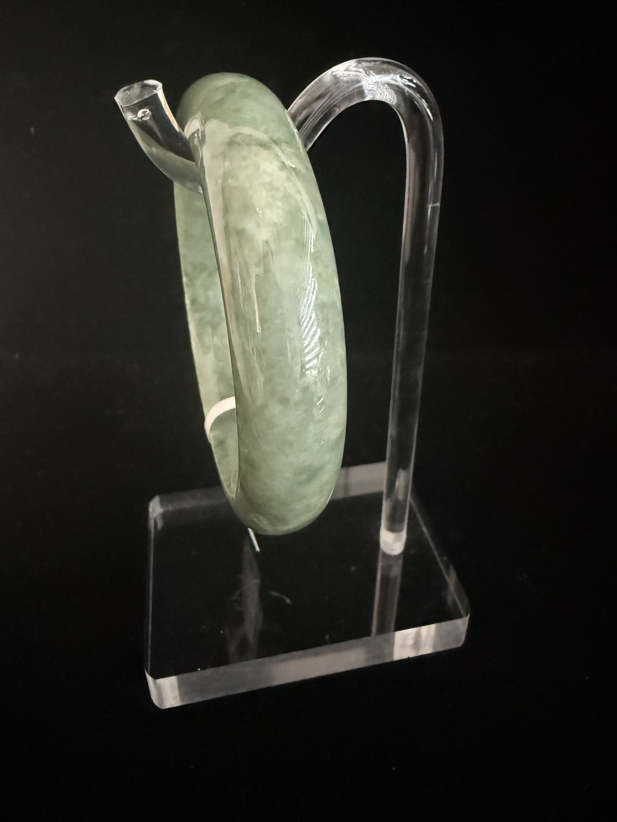 538. Moss green mottled chunky jade bangle