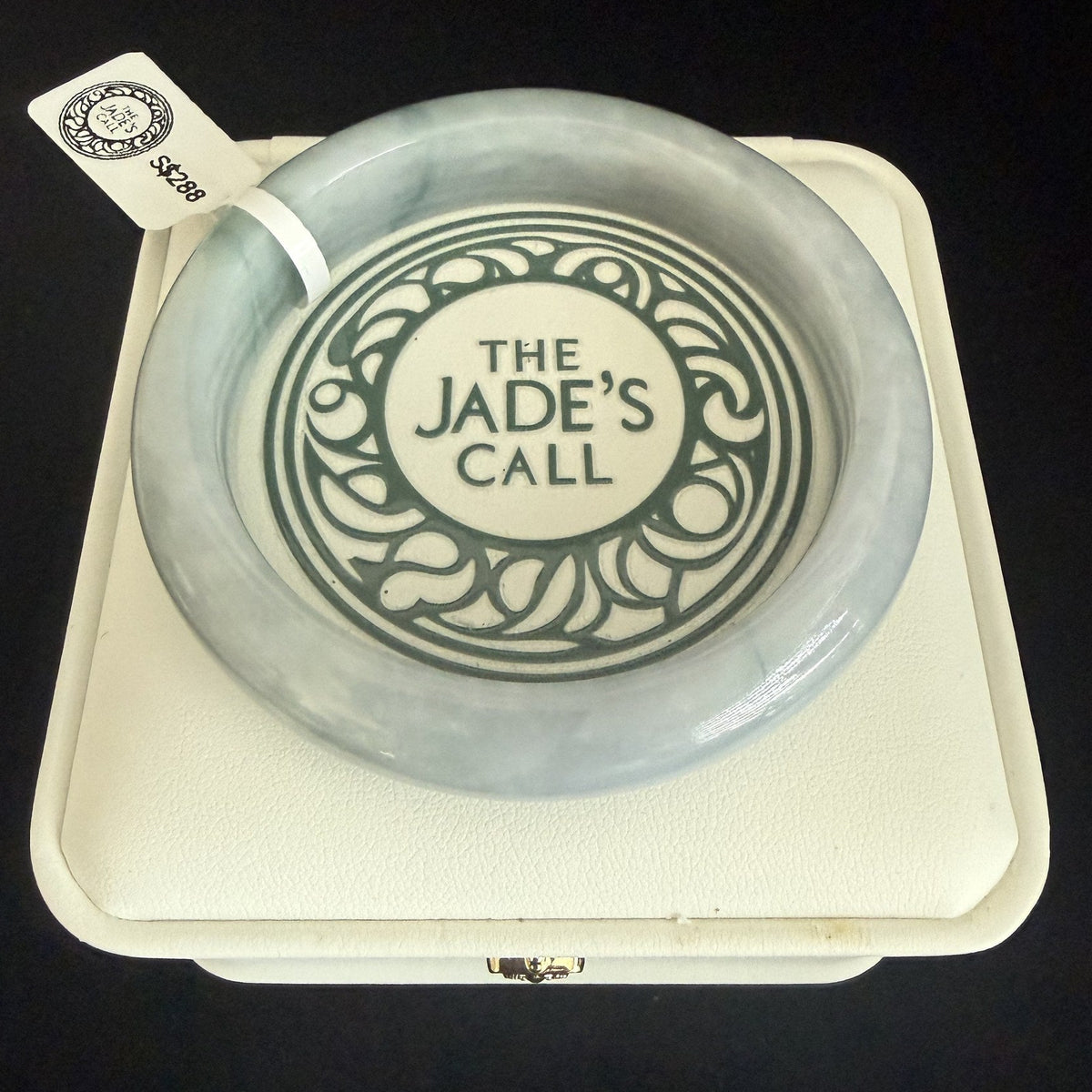 539. White lavender with blue-green veins chunky jade bangle