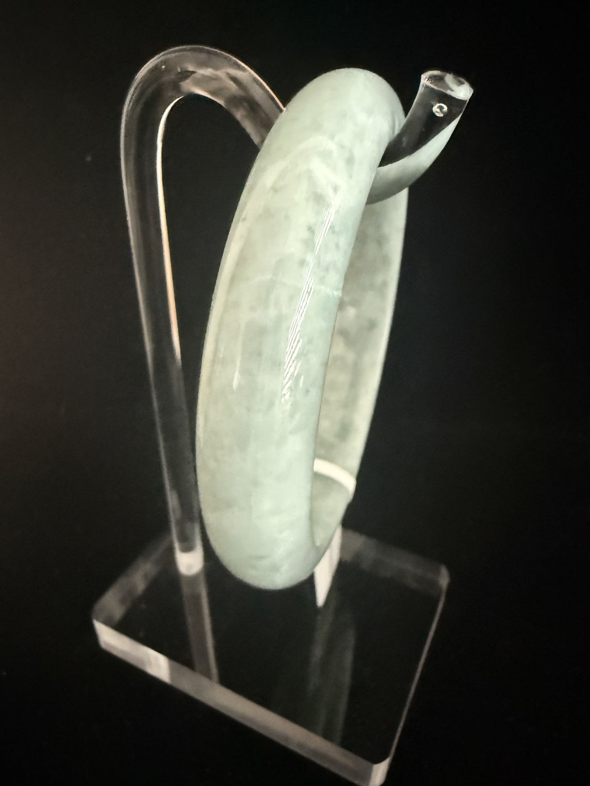 542. Soft mint green round jade bangle