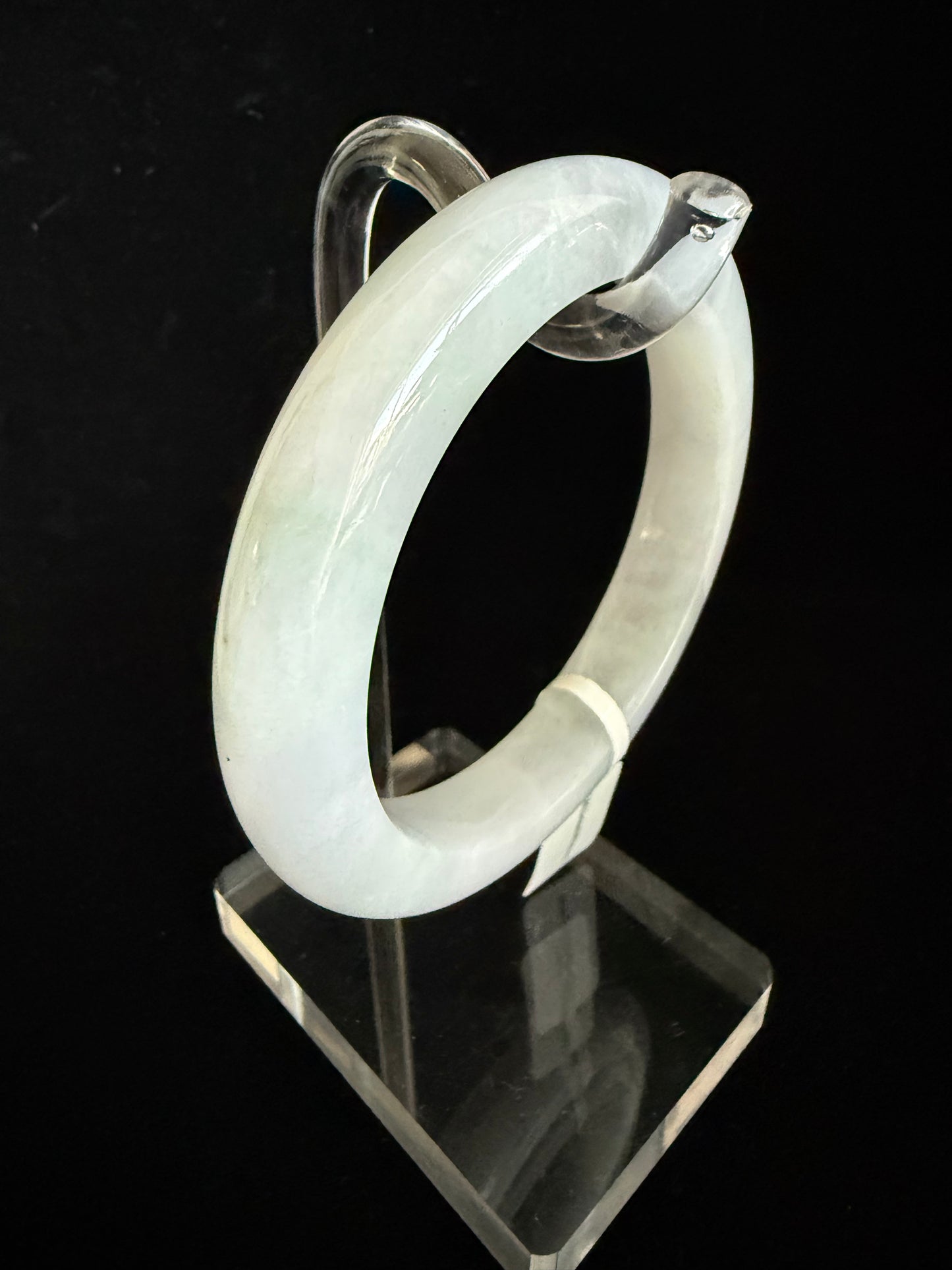 385. Faint Lavender Jadeite Bangle