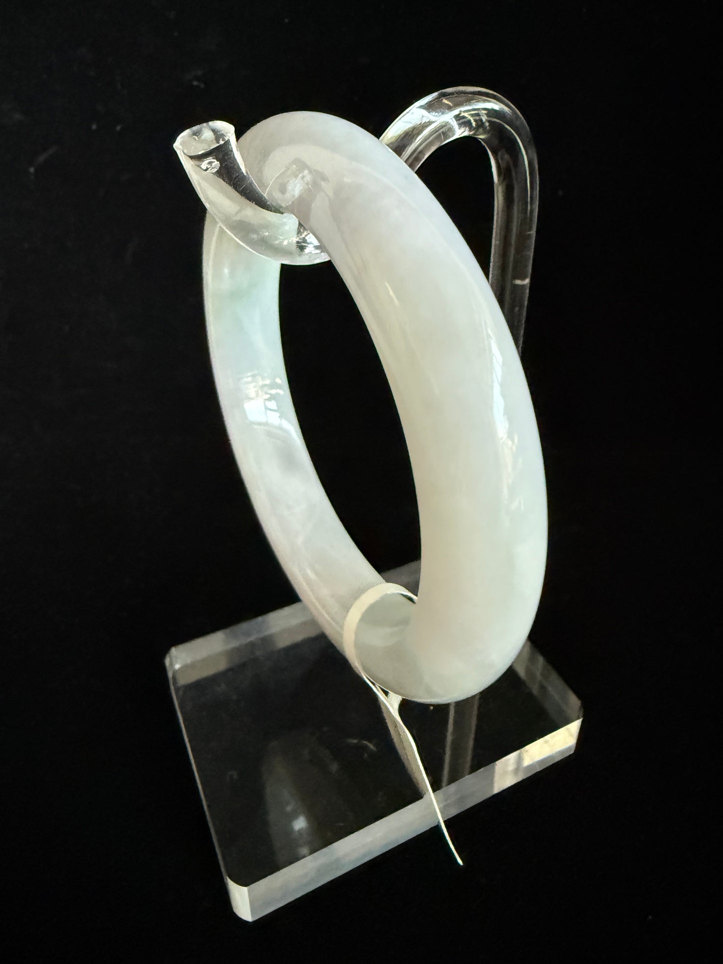 385. Faint Lavender Jadeite Bangle