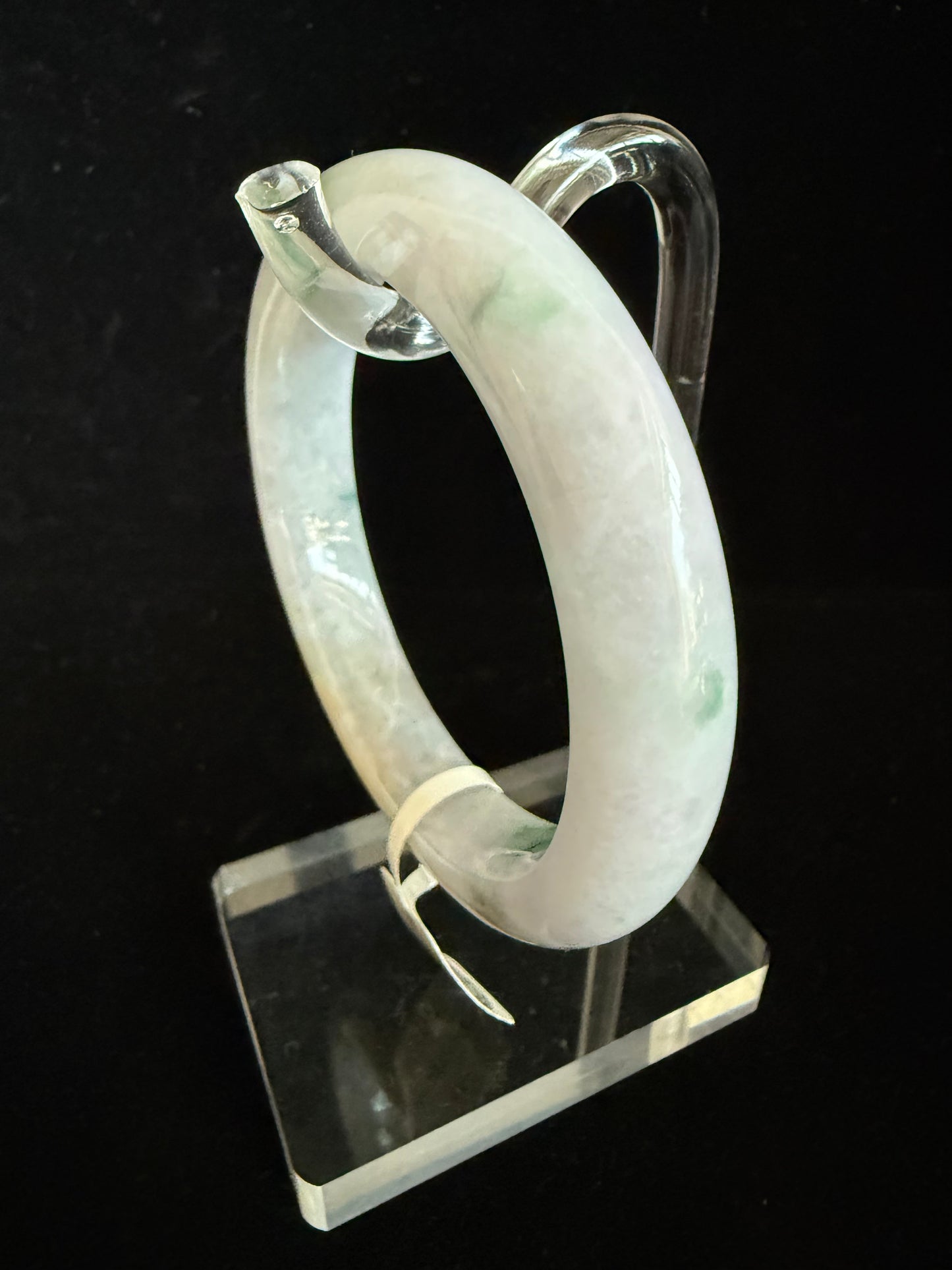 388. Light purplish Jadeite  bangle